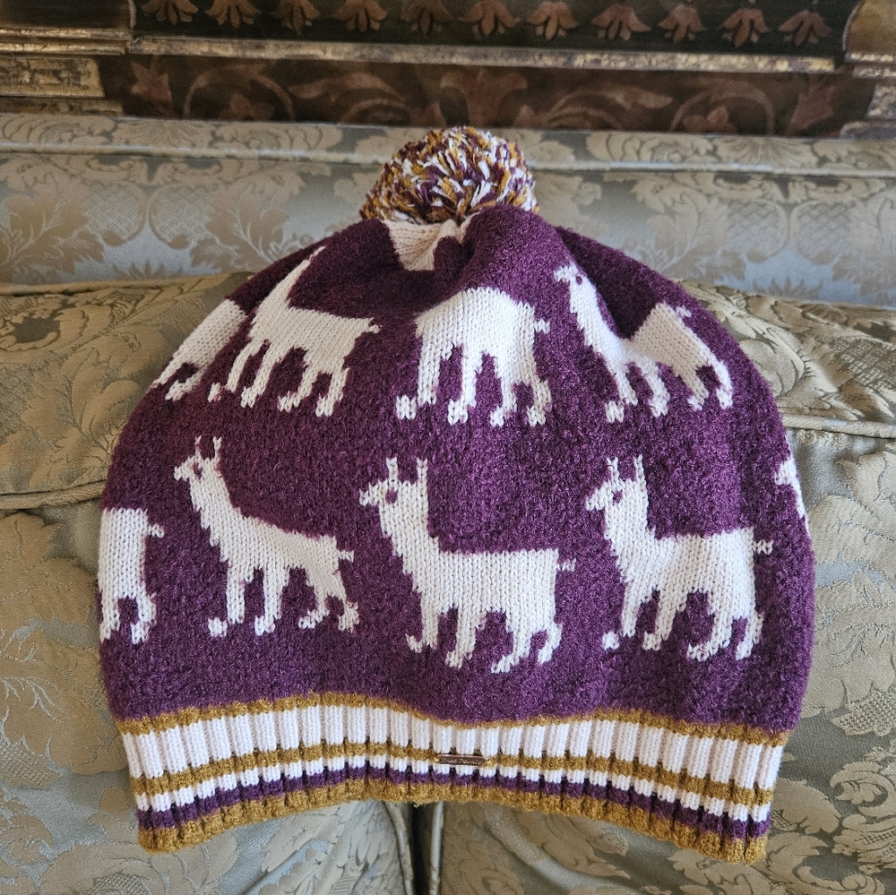 NWOT  Free People Hat Alpaca  Pom Pom Knit Alpaca Print Cranberry